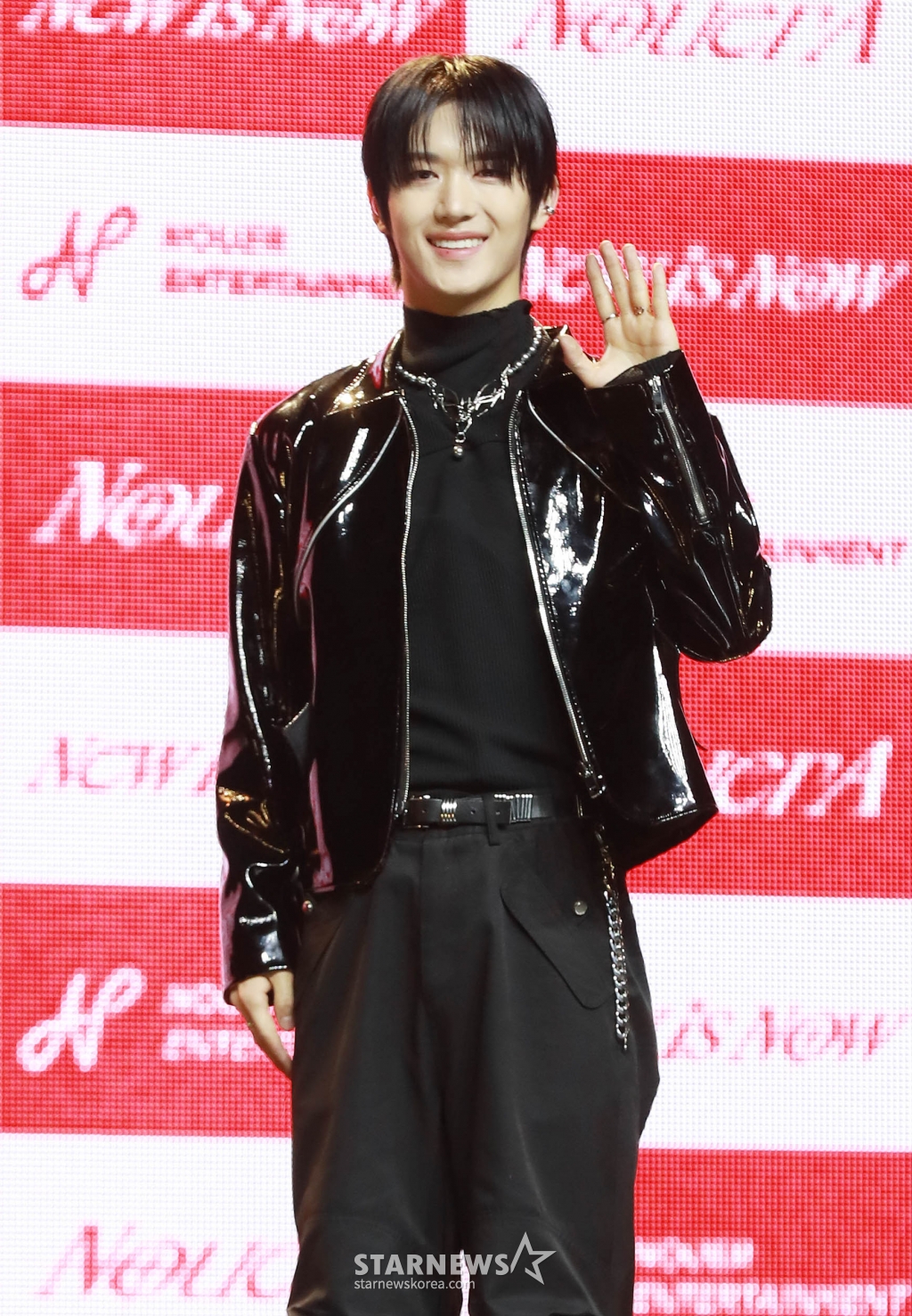 그룹 누에라(NouerA) 기현이 26일 오후 서울 블루스퀘어에서 진행된 첫 미니앨범 'Chapter: New is Now' 발매기념 쇼케이스에서 포즈를 취하고 있다. /2025.02.26 /사진=이동훈 photoguy@