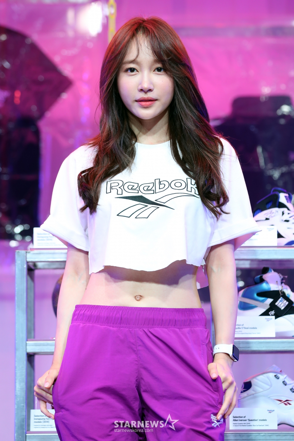 그룹 EXID 하니가 14일 오후 서울 강남구 카시나 아카디움에서 열린 '리와인드 리복 포워드' 아카이브 전시 이벤트에 참석해 포즈를 취하고 있다.