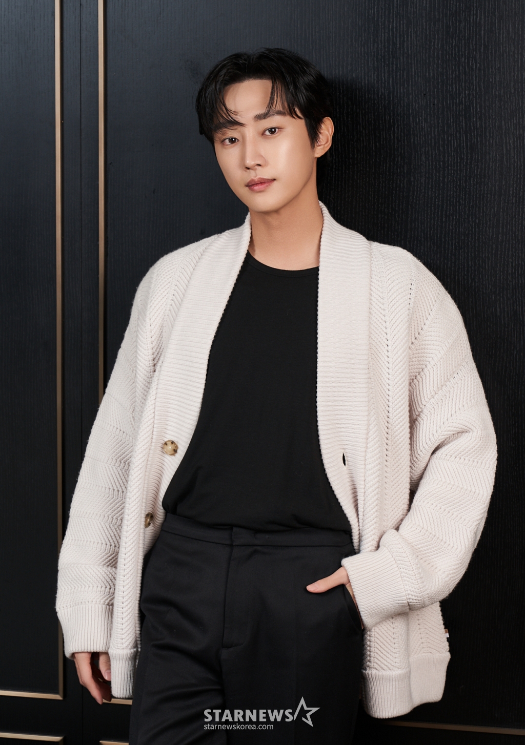 영화 '그 시절, 우리가 좋아했던 소녀'(감독 조영명)의 주연배우 진영이 27일 진행된 인터뷰를 위해 포즈를 취하고 있다. /사진제공=영화사테이크 2025.02.27 /사진=이동훈 photoguy@