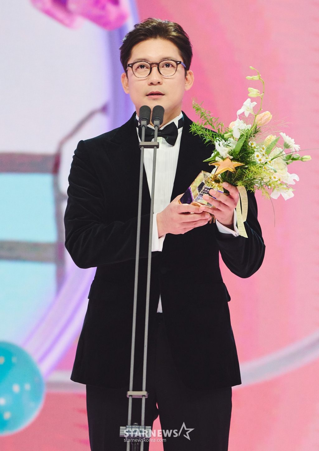 (서울=뉴스1) 권현진 기자 = 방송인 김대호가 28일 서울 상암동 MBC에서 진행된 '2024 MBC 방송연예대상'에서 쇼·버라이어티 부문 남자 최우수상을 받은뒤 소감을 말하고 있다. (MBC 제공) 2025.1.29/뉴스1 Copyright (C) 뉴스1. All rights reserved. 무단 전재 및 재배포, AI학습 이용 금지. /사진=(서울=뉴스1) 권현진 기자