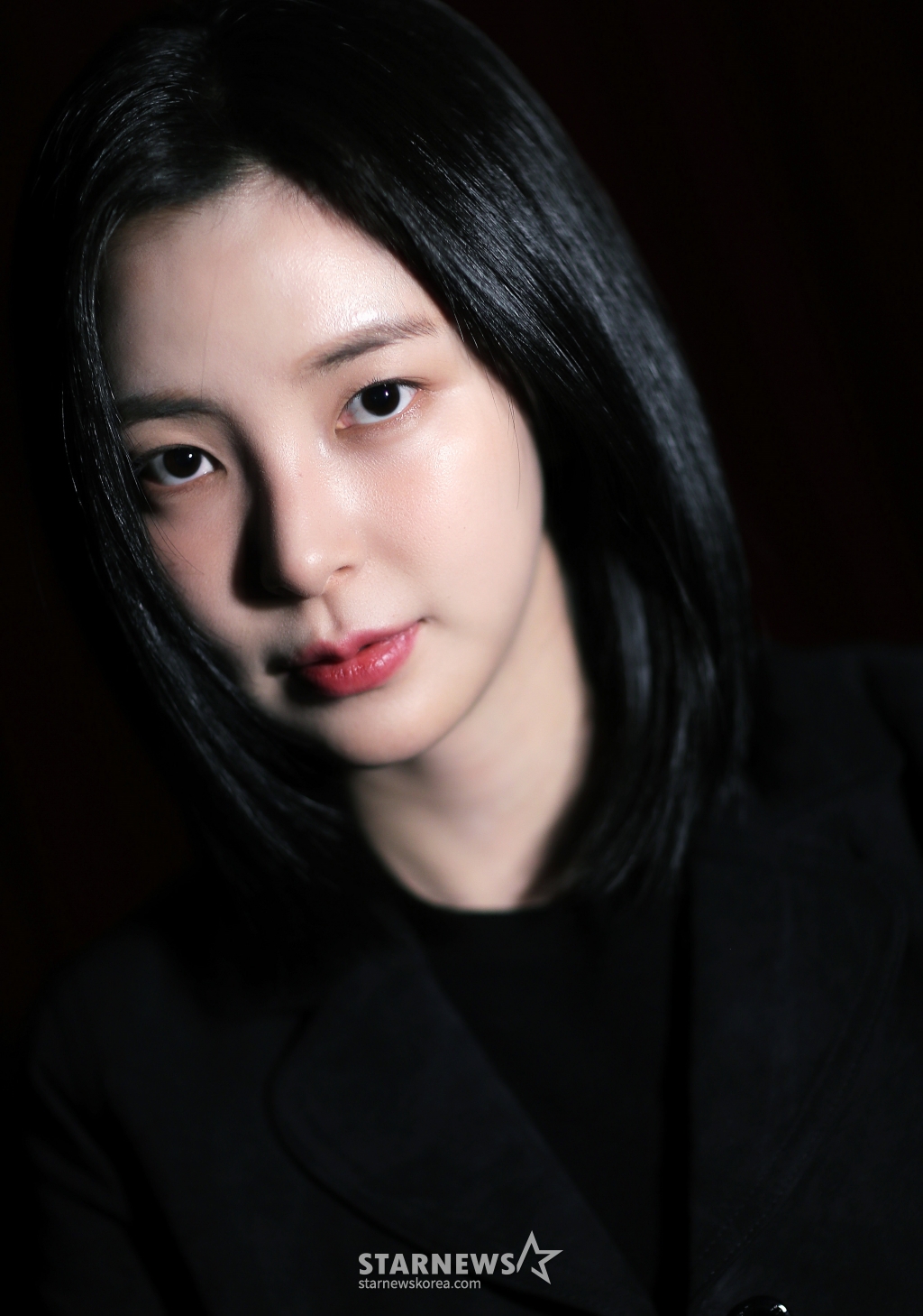 배우 신수현이 최근 서울 종로구 스타뉴스 사옥에서 진행된 티빙 드라마 '스터디그룹' 관련 인터뷰에 앞서 포즈를 취하고 있다. 극 중 신수현은 정의롭고 다정한 이지우 역을 맡았다. 동명의 웹툰을 원작으로 하는 '스터디그룹'은 공부를 잘하고 싶지만 싸움에만 재능이 '몰빵' 된 윤가민(황민현 분)이 최악의 꼴통 학교에서 피 튀기는 입시에 뛰어들며 '스터디그룹'을 결성하는 코믹 고교 액션극이다. /사진=김창현 chmt@