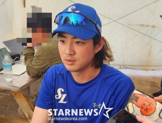 삼성 구자욱이 1일 LG와 연습경기 후 취재진과 인터뷰를 하고 있다. /사진=안호근 기자