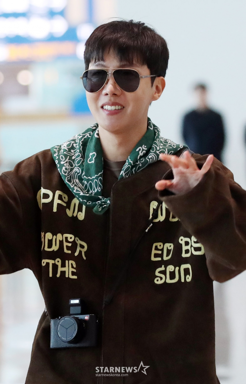 그룹 방탄소년단(BTS) 제이홉(29·정호석)이 해외 일정 차 27일 오후 인천국제공항을 통해 출국하고 있다. 2024.10.27 /사진=임성균 tjdrbs23@