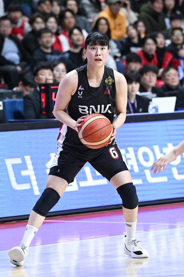 BNK 이소희가 슛을 시도하고 있다. /사진=WKBL 제공