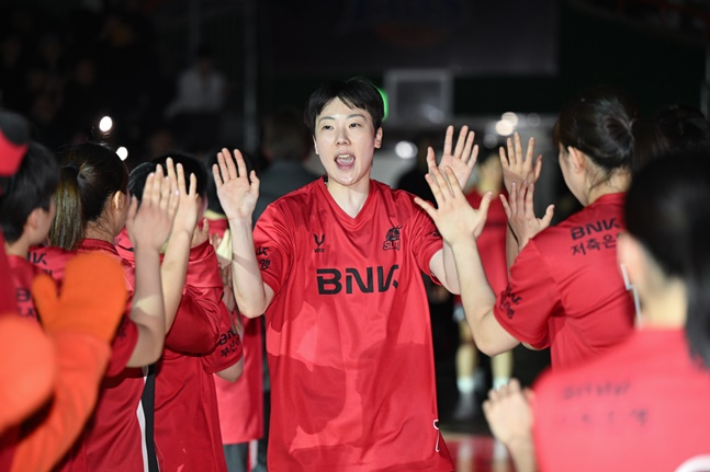 BNK 박혜진(가운데). /사진=WKBL 제공