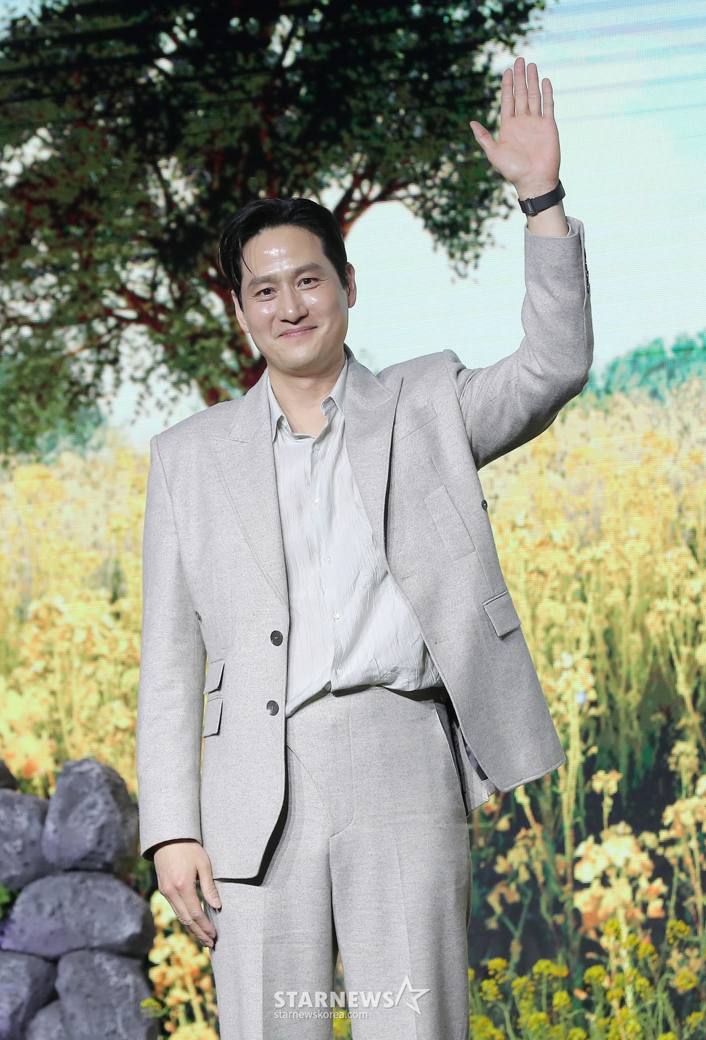 배우 박해준이 5일 오전 서울 영등포구 여의도동 콘래드 서울에서 진행된 넷플릭스 시리즈 '폭싹 속았수다' 제작발표회에 참석해 포즈를 취하고 있다. '폭싹 속았수다'는 제주에서 태어난 '요망진 반항아' 애순이(아이유 분)와 '팔불출 무쇠' 관식이(박보검 분)의 모험 가득한 일생을 사계절로 풀어낸 넷플릭스 시리즈다. 오는 7일 공개. 2025.03.05 /사진=김창현 chmt@