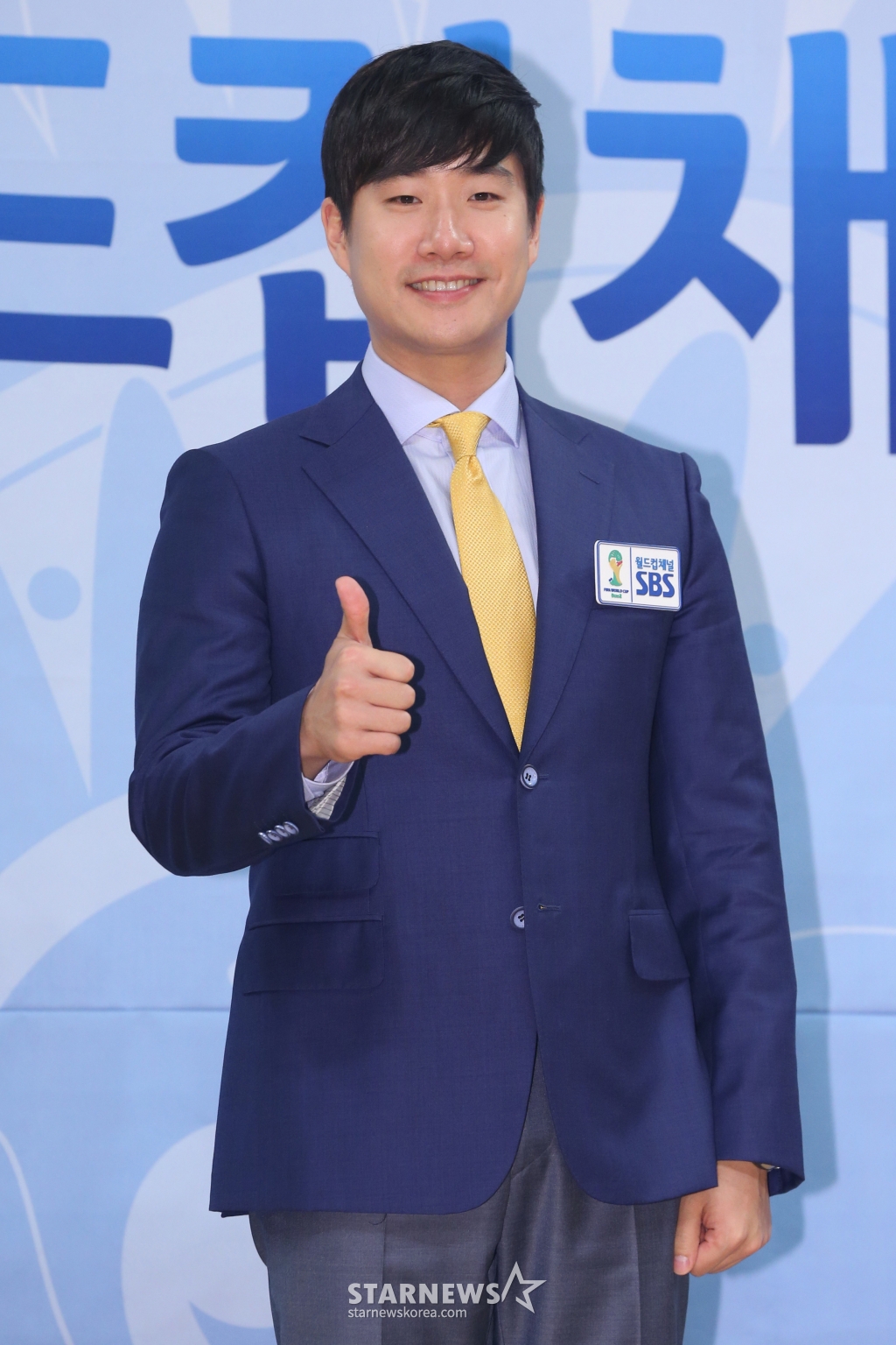 $ 배성재 아나운서가 30일 오후 서울 양천구 목동 SBS에서 열린 '2014 브라질월드컵' 중계 기자간담회에서 포토타임을 갖고 있다. /사진=이기범 기자 leekb@