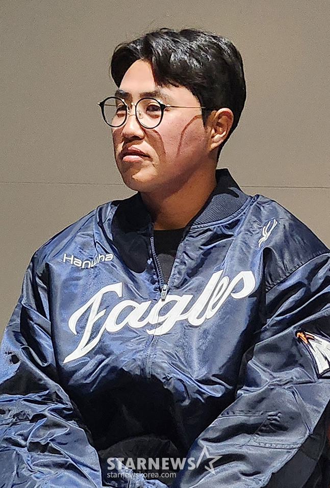 한화 이글스 주장 채은성이 5일 대전 한화생명 볼파크에서 열린 개장식에서 취재진과 인터뷰하고 있다. /사진=김진경 대기자