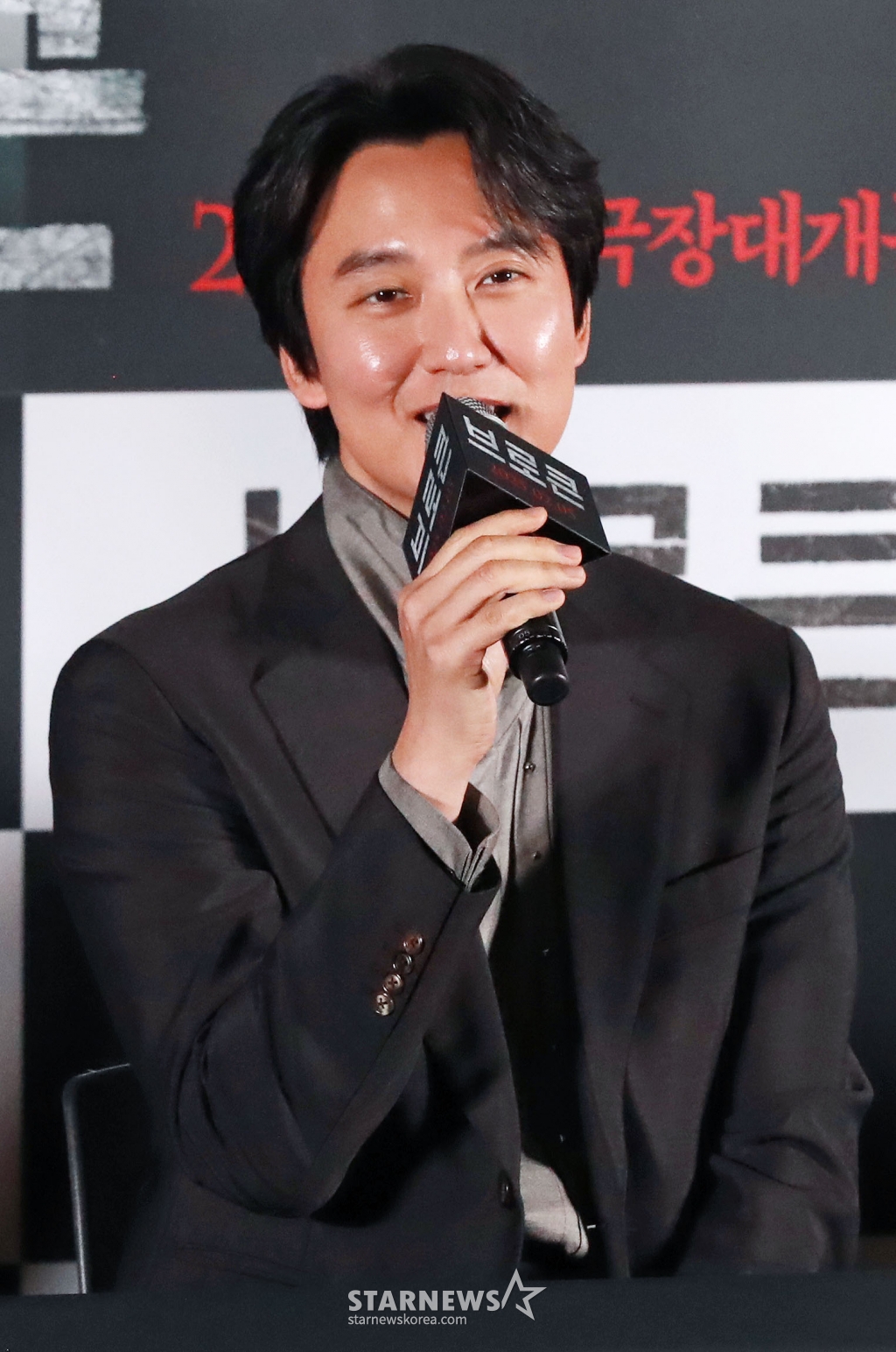 배우 김남길이 23일 오후 서울 CGV용산아이파크몰에서 진행된 영화 '브로큰'(감독 김진황) 언론배급시사회 및 기자간담회에 참석해 질문에 답하고 있다. /2025.01.23 /사진=이동훈 photoguy@