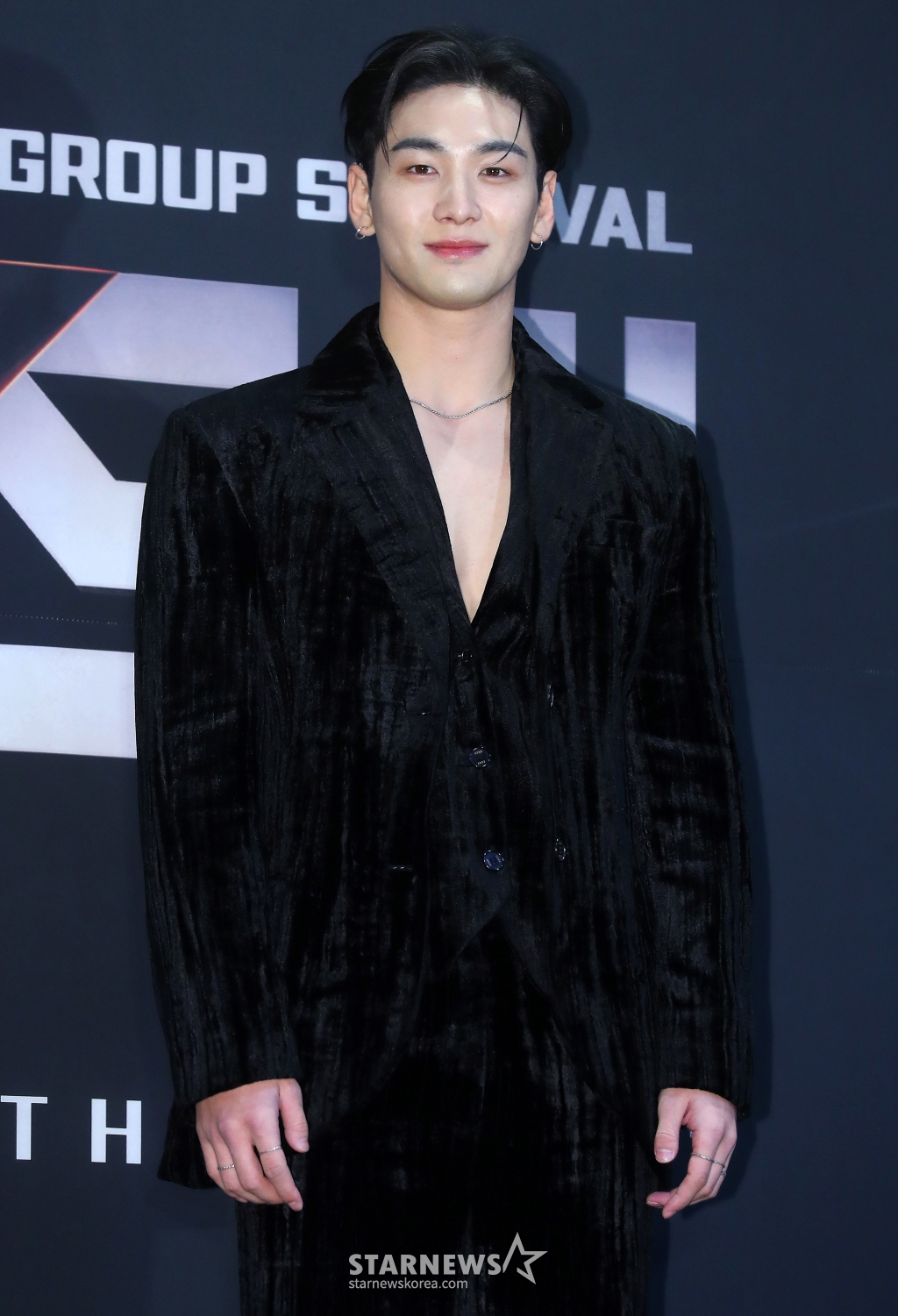 가수 백호가 24일 오전 서울 마포구 상암동 CJ ENM에서 진행된 엠넷 '빌드업: 보컬 보이그룹 서바이벌' 제작발표회에 참석해 포즈를 취하고 있다. '빌드업 : 보컬 보이그룹 서바이벌'은 엠넷이 2024년 첫 신작으로 야심차게 선보이는 프로그램이다. 장르 무관 보컬에 자신있고 보컬을 사랑하는 실력자들을 조합해 4인조 보컬 보이그룹으로 완성시키는 신개념 보컬 보이그룹 탄생 서바이벌이다. MC 이다희를 필두로 이석훈 백호 서은광 솔라 웬디 김재환이 심사위원으로 출연해 차세대 보컬 보이그룹 탄생의 여정을 함께한다. 2024.01.24 /사진=김창현