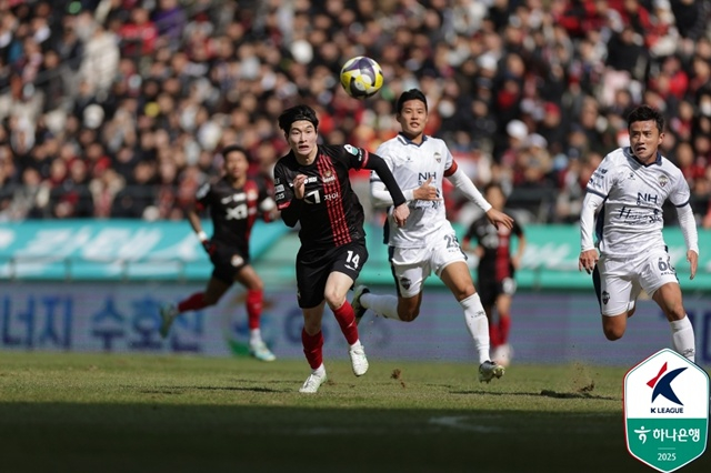 잔디 이슈가 일어난 지난 3일 FC서울-김천상무 경기. /사진=한국프로축구연맹 제공