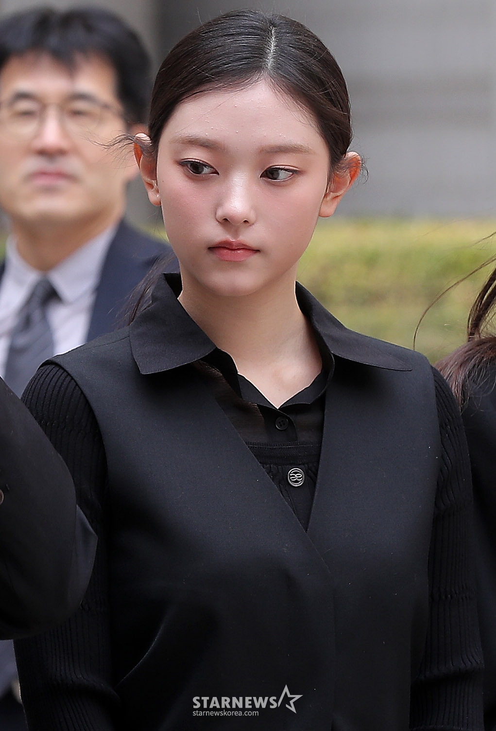 어도어가 뉴진스(NJZ) 멤버들을 상대로 제기한 '기획사 지위보전 및 광고계약 체결 등 금지 가처분' 첫 심문기일이 7일 오전 서울 서초구 중앙지방법원에서 열린 가운데 걸그룹 뉴진스 해린이 공판을 마친 뒤 입장을 밝히고 있다. 2025.03.07 /사진=김창현 chmt@