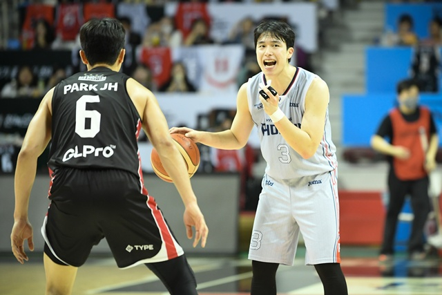 박무빈(오른쪽). /사진=KBL 제공