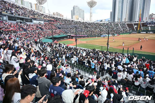 8일 부산 사직야구장의 모습.