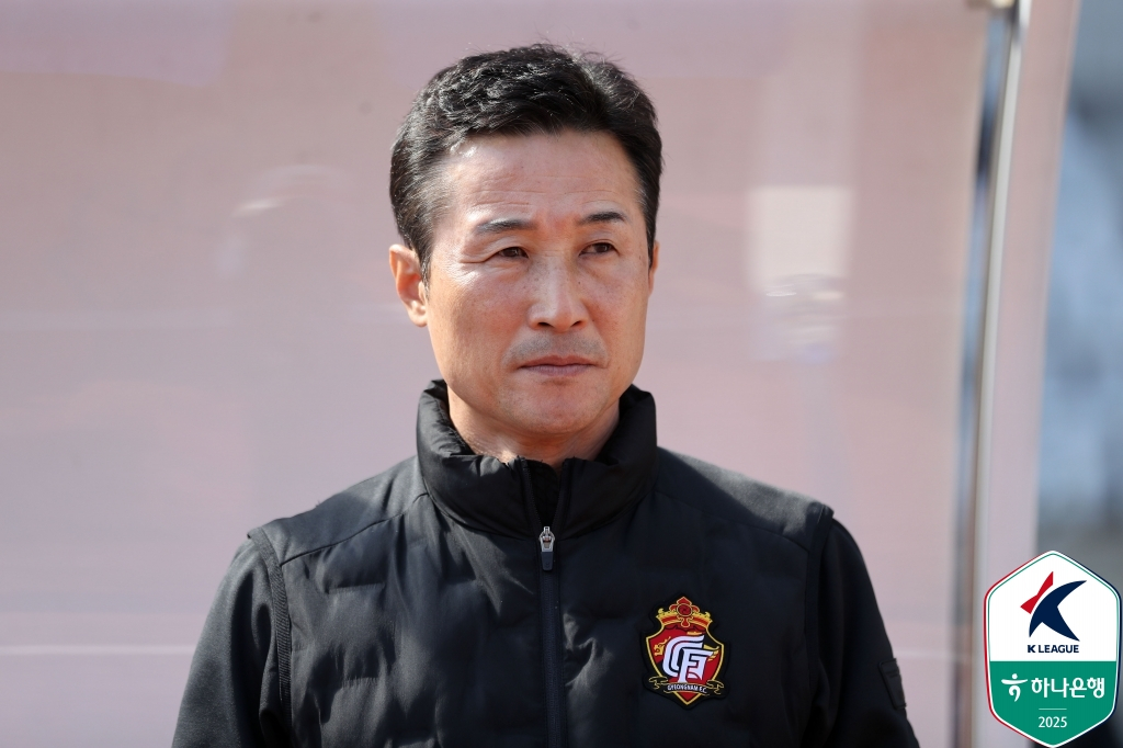 이을용 경남FC 감독. /사진=한국프로축구연맹 제공