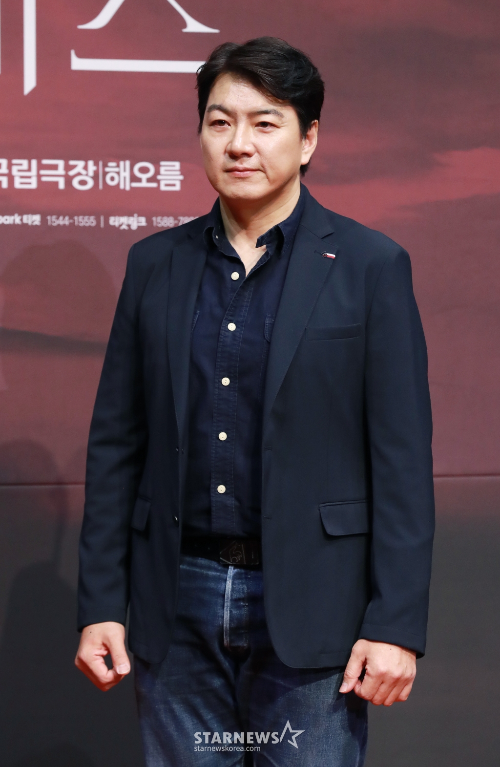배우 송일국이 10일 오후 서울 국립극장에서 진행된 연극 '맥베스' 제작발표회에 참석해 포즈를 취하고 있다. /2024.05.10 /사진=이동훈