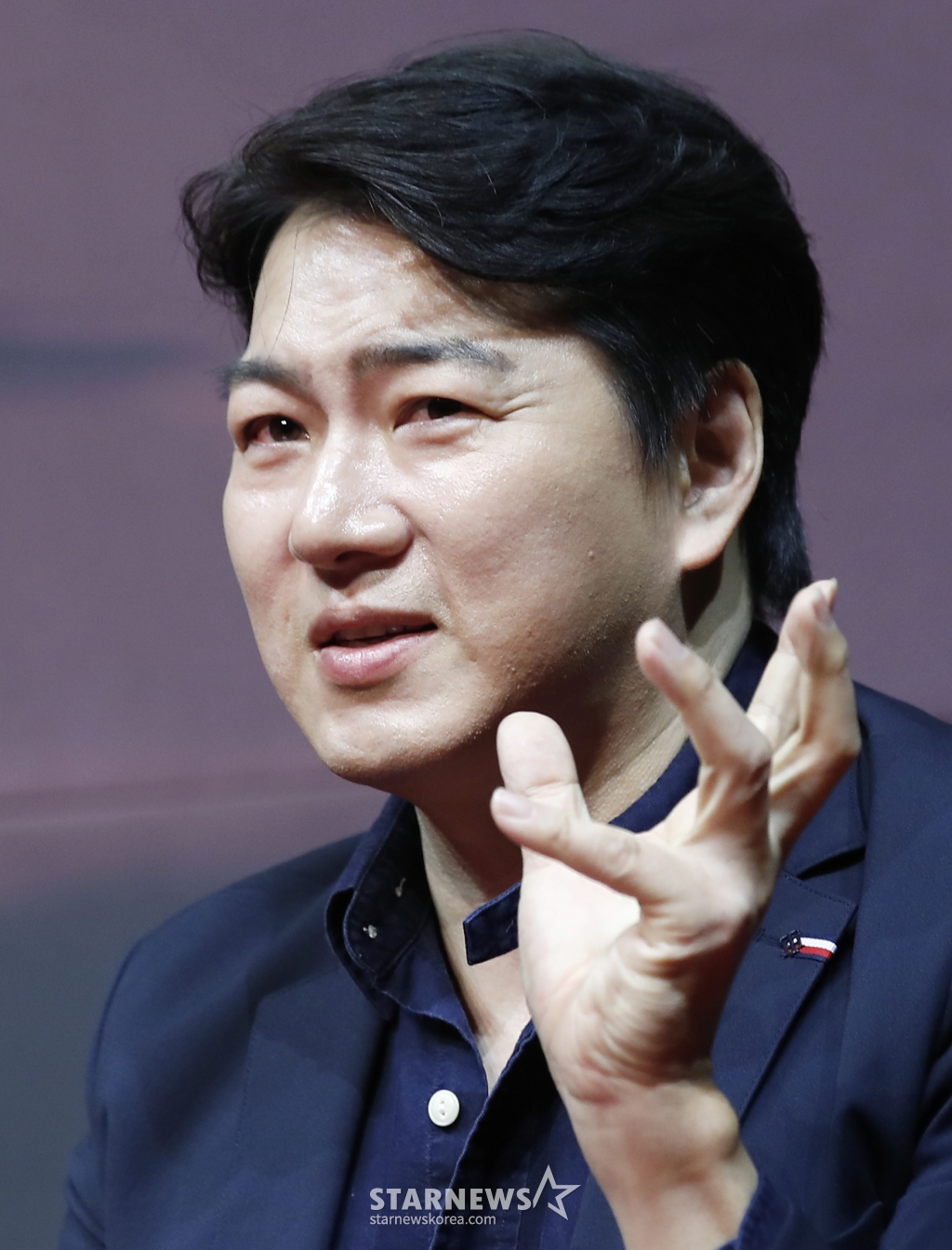 (서울=뉴스1) 권현진 기자 = 배우 송일국이 10일 오후 서울 중구 국립극장 해오름극장에서 열린 연극 '맥베스' 제작발표회에서 취재진 질문에 답하고 있다. '맥베스'는 스코틀랜드의 장군 맥베스가 마녀의 예언을 듣고 국왕을 살해한 뒤 서서히 타락해가는 이야기를 그린 작품이다. 황정민이 맥베스를 연기하며 김소진, 송일국, 송영창, 남윤호가 출연한다. 2024.5.10/뉴스1 Copyright © 뉴스1. All rights reserved. 무단 전재 및 재배포, AI학습 이용 금지. /사진=(서울=뉴스1) 권현진 기자