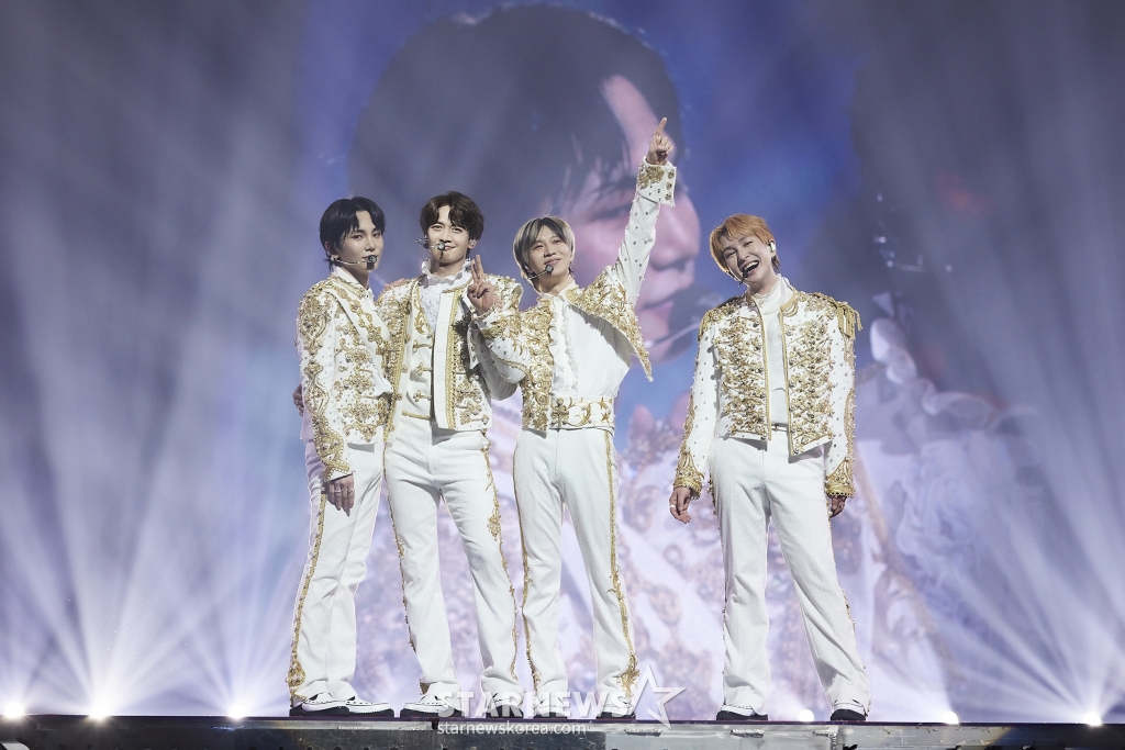 [서울=뉴시스] 그룹 '샤이니'가 26일 오후 인천 인스파이어 아레나에서 '샤이니 월드 VI [퍼펙트 일루미네이션 : 샤이니스 백]'을 펼치고 있다. (사진 = SM엔터테인먼트 제공) 2024.05.26. photo@newsis.com  *재판매 및 DB 금지 /사진=이재훈