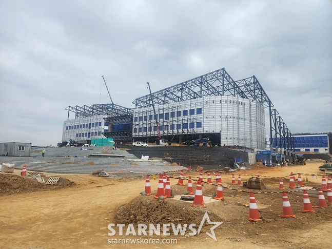 KFA 스타디움(4000석 규모의 축구전용 경기장) 건설현장. /사진=박수진 기자