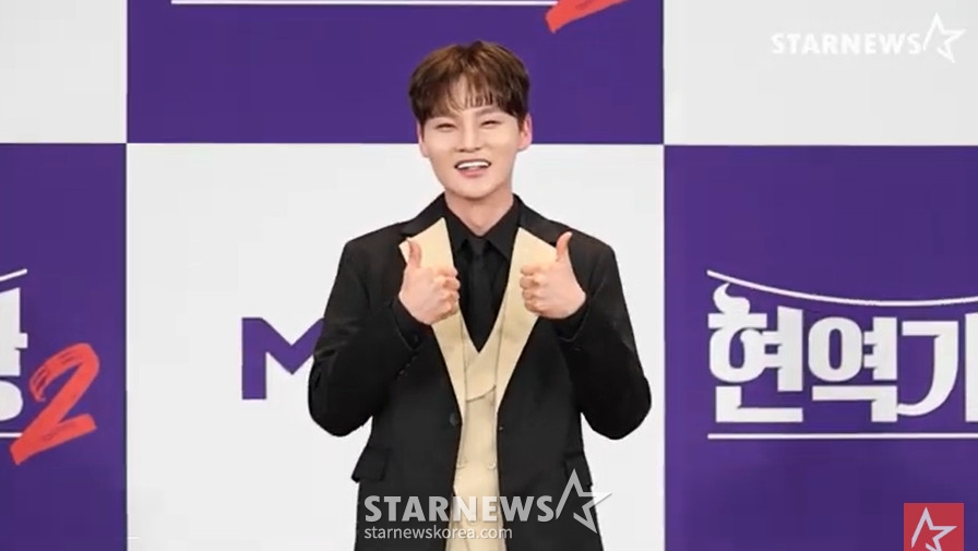 '현역가왕2' 기자간담회에서 포즈를 취하고 있는 우승자 박서진. /사진=오찬우 기자