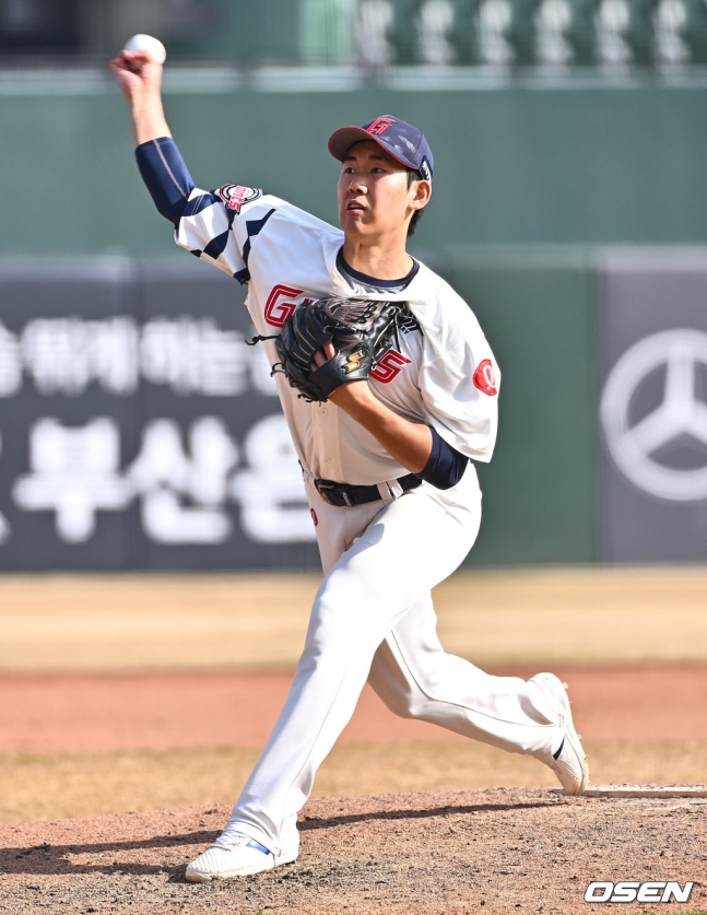 롯데 박세현이 11일 LG전에서 투구하고 있다.