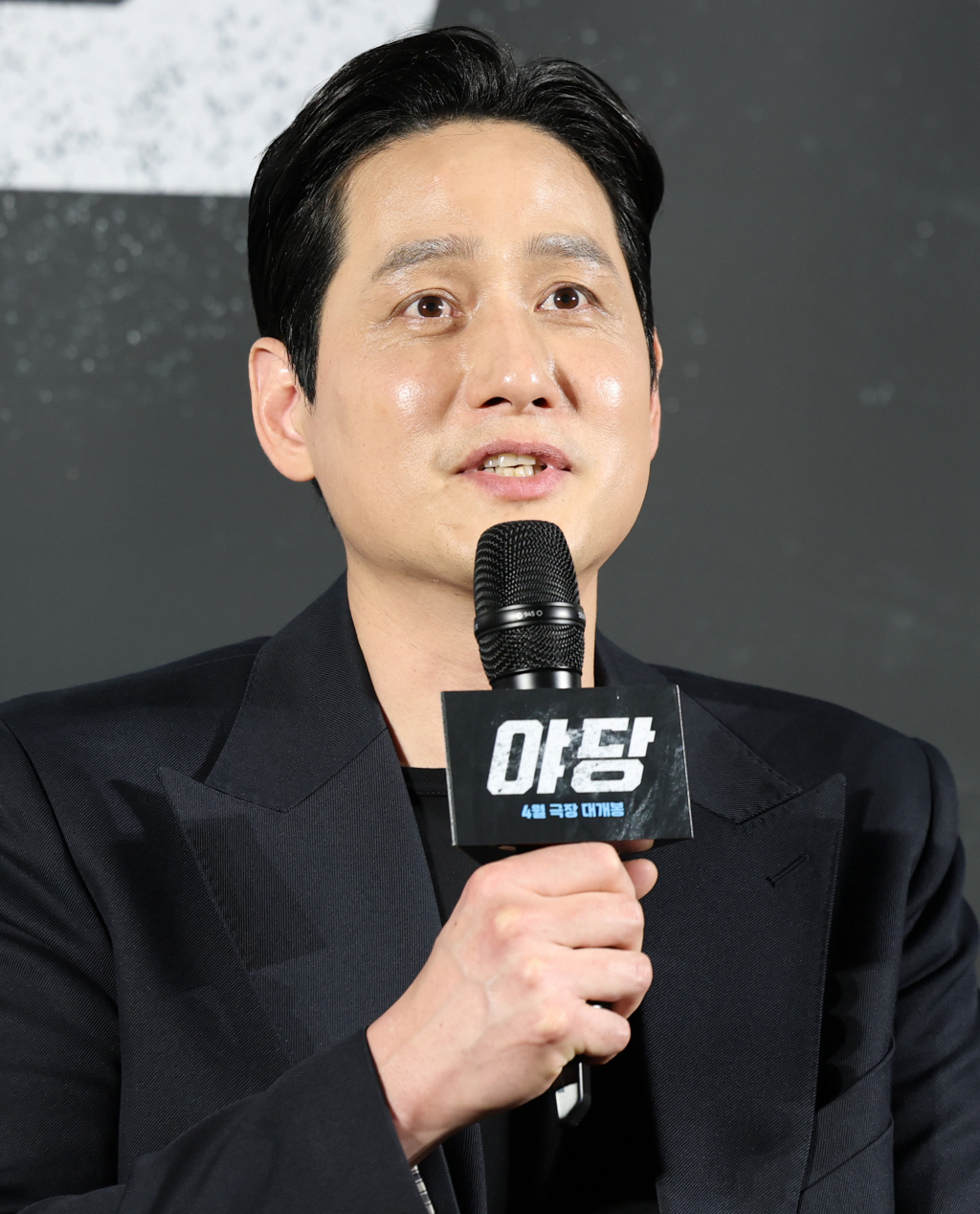 (서울=뉴스1) 권현진 기자 = 배우 박해준이 13일 오전 서울 강남구 삼성동 메가박스 코엑스점에서 열린 영화 '야당' 제작보고회에 참석해 취재진 질문에 답하고 있다.  '야당'은 대한민국 마약판을 설계하는 브로커 '야당', 더 높은 곳에 오르려는 '검사', 마약 범죄 소탕에 모든 것을 건 ‘형사’가 서로 다른 목적을 가지고 엮이며 펼쳐지는 범죄 액션 영화다. 2025.3.13/뉴스1  Copyright © 뉴스1. All rights reserved. 무단 전재 및 재배포,  AI학습 이용 금지. /사진=(서울=뉴스1) 권현진 기자