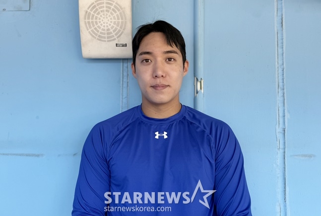 삼성 원태인이 취재진과 인터뷰를 하고 있다. /사진=양정웅 기자