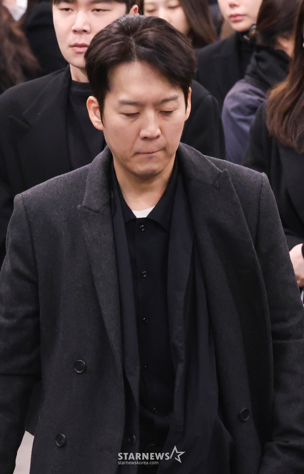 16일 오전 삼성서울병원 장례식장에서 故 휘성의 발인이 엄수, 동료가수 하동균이 슬픔에 잠겨 있다. /2025.03.16 /사진=이동훈 photoguy@