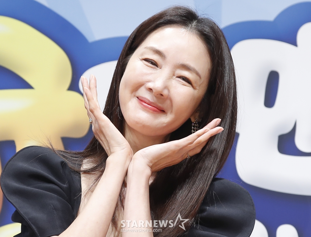 (서울=뉴스1) 권현진 기자 = 배우 최지우가 14일 서울 영등포고 KBS에서 열린 KBS2 예능프로그램 ‘슈퍼맨이 돌아왔다’(슈돌) 11주년 기념 리뉴얼 기자간담회에서 포즈를 취하고 있다. 2024.6.14/뉴스1 Copyright © 뉴스1. All rights reserved. 무단 전재 및 재배포, AI학습 이용 금지. /사진=(서울=뉴스1) 권현진 기자