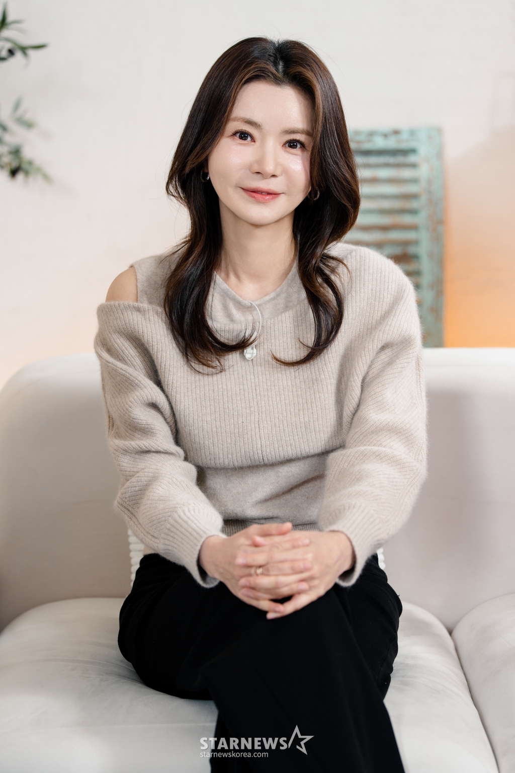 배우 장서희가 4일 온라인으로 진행된 SBS Plus·E채널 예능 '솔로라서' 제작발표회에 참석해 포즈를 취하고 있다. /사진제공=SBS플러스, E채널 2025.03.04 /사진=이동훈 photoguy@