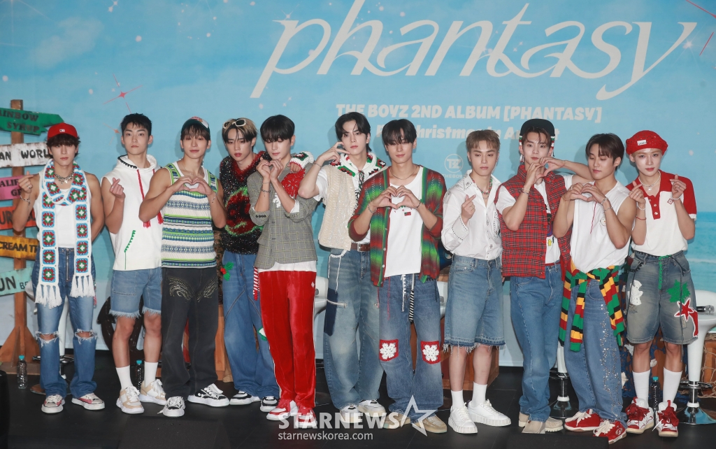 그룹 더보이즈(THE BOYZ)가 7일 오후 서울 영등포 CGV에서 진행된 두번째 정규앨범 '판타지'(PHANTASY) 파트1 '8월의 크리스마스'(Christmas In August) 발매 기자간담회에서 포즈를 취하고 있다. 두번째 정규 앨범 '판타지' 파트1 '크리스마스 인 어거스트'는 8월의 크리스마스라는 말의 뜻처럼 현실에는 있는 수 없는, 마치 꿈처럼 기적같은 상상의 순간들과 감정을 크리스마스 선물처럼 담아낸 앨범이다. /2023.08.07 /사진=이동훈