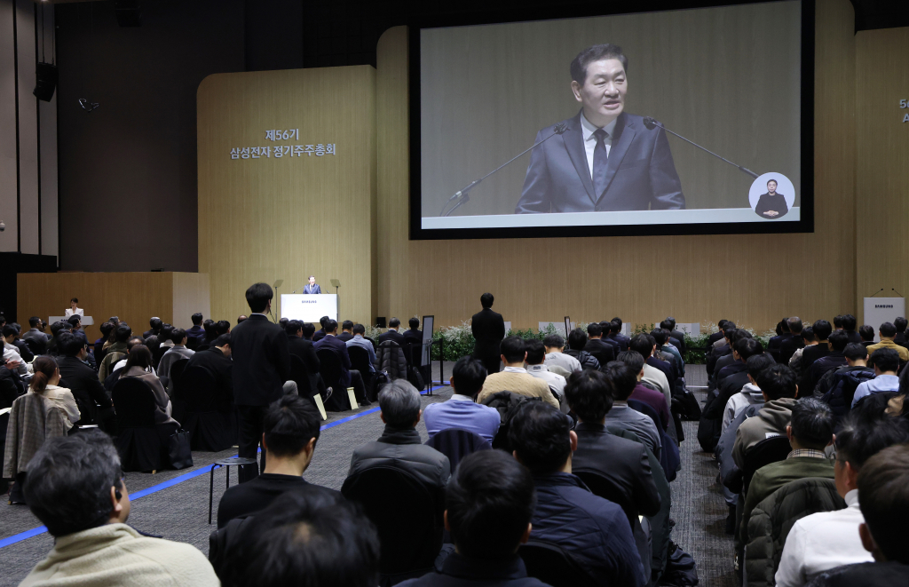 한종희 삼성전자 대표이사 부회장이 19일 경기도 수원시 영통구 수원컨벤션센터에서 열린 삼성전자 제56기 정기 주주총회에서 발언하고 있다. /사진=뉴시스
