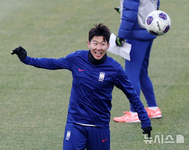 대표팀 훈련에 집중하는 손흥민. /사진=뉴시스 제공