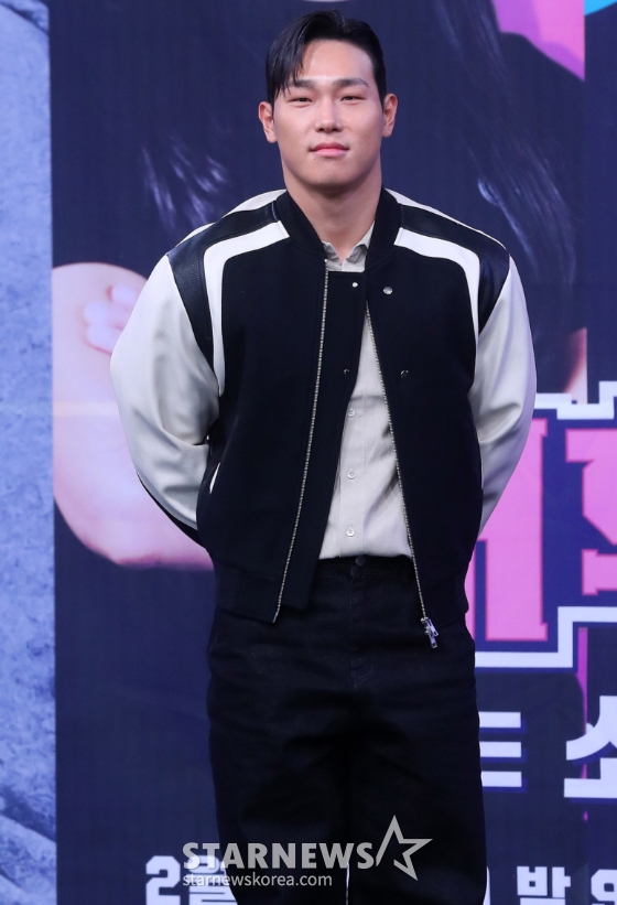 방송인 윤성빈이 15일 오후 서울 마포구 상암동 MBC 사옥에서 진행된 예능 '대학체전 : 소년선수촌' 제작발표회에 참석해 포즈를 취하고 있다. '대학체전 : 소년선수촌'은 대한민국을 대표하는 체대생들이 각 대학의 명예를 걸고 펼치는 국내 최초 체대 서바이벌 예능이다. 오는 18일 첫 방송. 2024.02.15 /사진=김창현