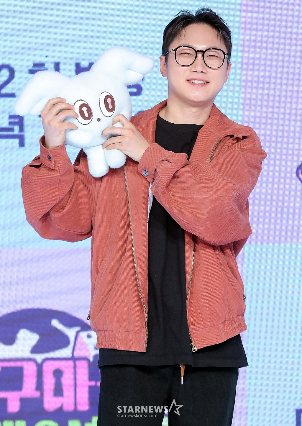 여행 크리에이터 빠니보틀이 20일 오전 서울 마포구 상암동 쇼킹케이팝센터에서 진행된 ENA 예능 '지구마불 세계여행3' 제작발표회에 참석해 포즈를 취하고 있다. '지구마불 세계여행3' 여행 크리에이터 3대장 빠니보틀(빠니보틀 Pani Bottle), 원지(원지의 하루), 곽튜브(곽튜브 KWAKTUBE)가 김태호 PD에 의해 설계된 세계여행 부루마불 게임에 참여, 주사위에 운명을 맡기고 세계 각지를 여행하는 과정을 담은 예능 프로그램이다. 오는 22일 첫 방송. 2025.03.20 /사진=김창현 chmt@