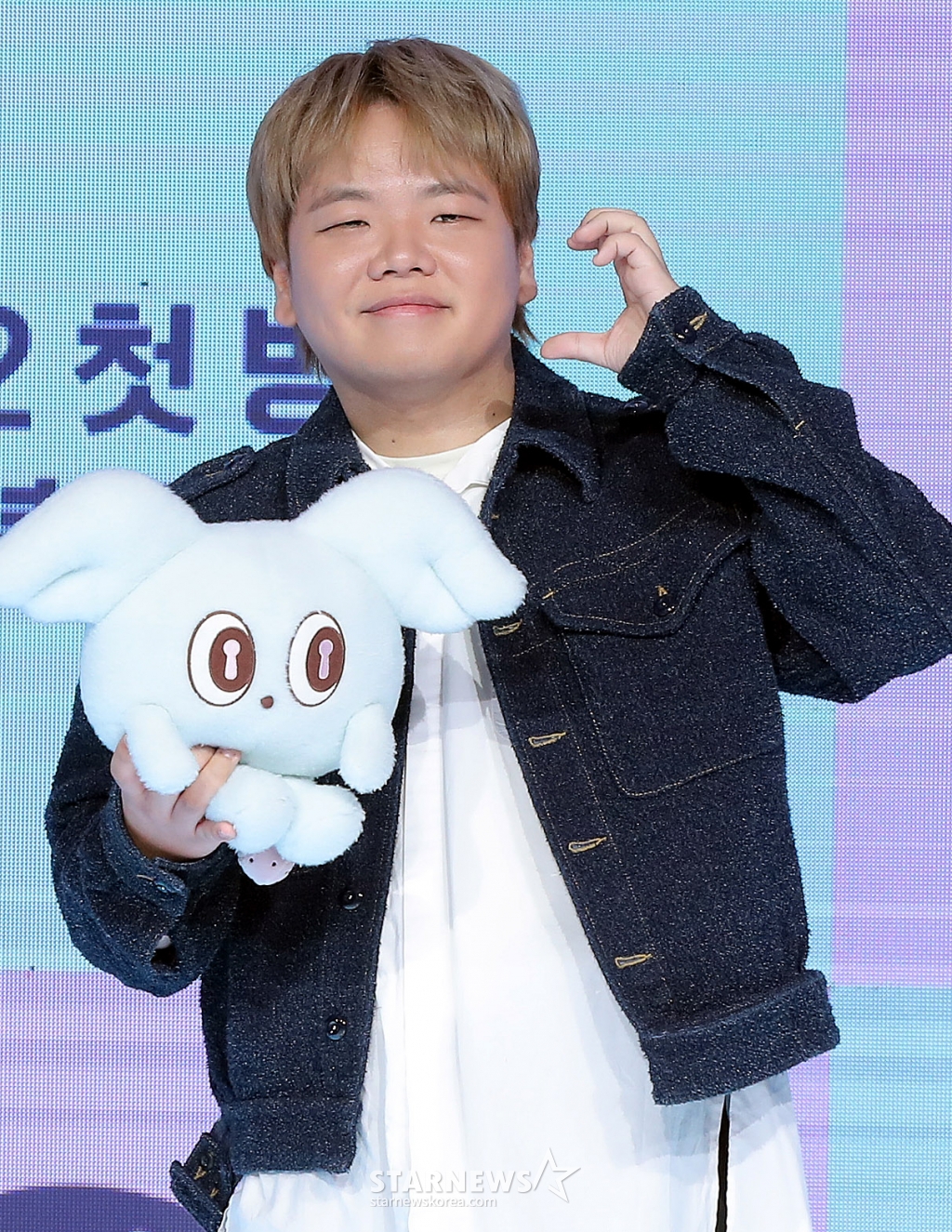 여행 크리에이터 곽튜브가 20일 오전 서울 마포구 상암동 쇼킹케이팝센터에서 진행된 ENA 예능 '지구마불 세계여행3' 제작발표회에 참석해 포즈를 취하고 있다. '지구마불 세계여행3' 여행 크리에이터 3대장 빠니보틀(빠니보틀 Pani Bottle), 원지(원지의 하루), 곽튜브(곽튜브 KWAKTUBE)가 김태호 PD에 의해 설계된 세계여행 부루마불 게임에 참여, 주사위에 운명을 맡기고 세계 각지를 여행하는 과정을 담은 예능 프로그램이다. 오는 22일 첫 방송. 2025.03.20 /사진=김창현 chmt@