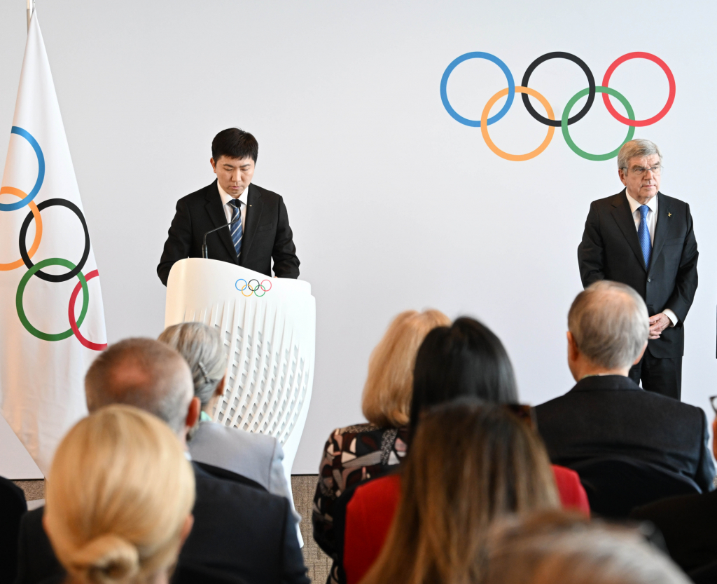 유승민(왼쪽) 대한체육회장과 토마스 바흐 국제올림픽위원회(IOC) 위원장. /사진=대한체육회 제공
