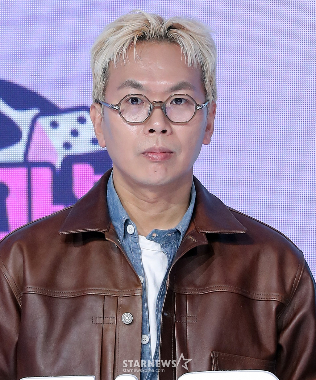 김태호 PD가 20일 오전 서울 마포구 상암동 쇼킹케이팝센터에서 진행된 ENA 예능 '지구마불 세계여행3' 제작발표회에 참석해 포즈를 취하고 있다. '지구마불 세계여행3' 여행 크리에이터 3대장 빠니보틀(빠니보틀 Pani Bottle), 원지(원지의 하루), 곽튜브(곽튜브 KWAKTUBE)가 김태호 PD에 의해 설계된 세계여행 부루마불 게임에 참여, 주사위에 운명을 맡기고 세계 각지를 여행하는 과정을 담은 예능 프로그램이다. 오는 22일 첫 방송. 2025.03.20 /사진=김창현 chmt@