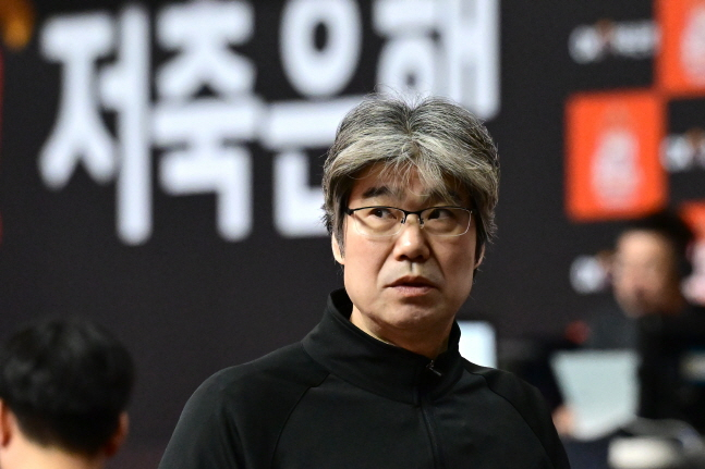 자진 사퇴한 오기노 마사지 OK저축은행 감독. /사진=KOVO 제공