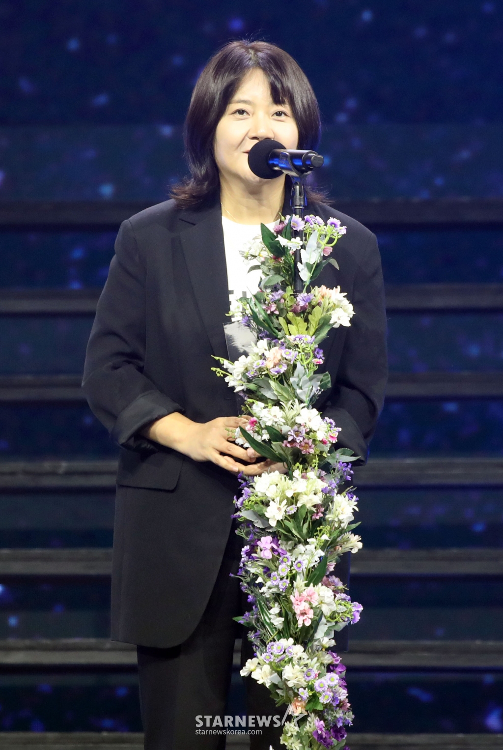 스타쉽 서현주 총괄제작자가 '2023 아시아 아티스트 어워즈 인 필리핀'(2023 Asia Artist Awards IN THE PHILIPPINES, 이하 '2023 AAA')에서 'AAA 베스트 프로듀서상'을 수상하고 소감을 말하고 있다. 2023.12.14 /사진=임성균