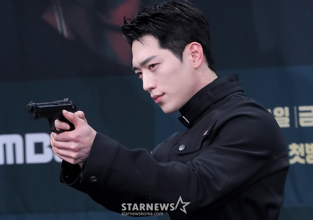 배우 서강준이 20일 오후 서울 마포구 상암동 MBC 사옥에서 진행된 MBC 금토드라마 '언더커버 하이스쿨' 제작발표회에 참석해 포즈를 취하고 있다. '언더커버 하이스쿨'은 고종 황제의 사라진 금괴의 행방을 쫓기 위해 고등학생으로 위장 잠입한 국정원 요원의 좌충우돌 N차 고딩 활약기를 담은 드라마다. 오는 21일 첫 방송. 2025.02.20 /사진=김창현 chmt@