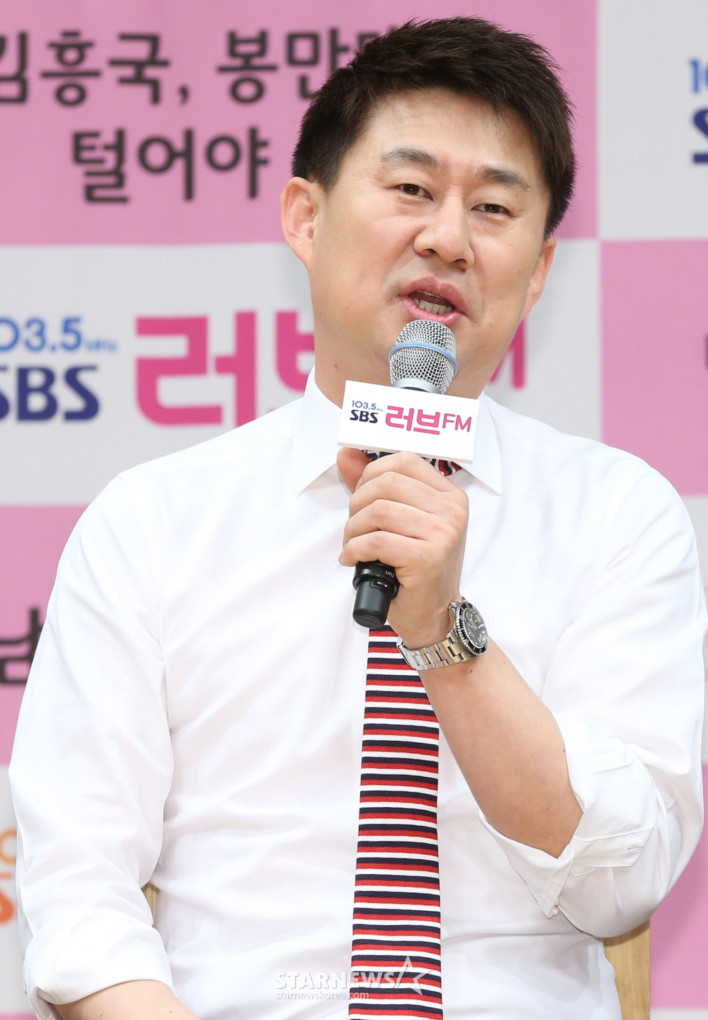 21일 오후 서울 양천구 목동 SBS에서 2016 라디오 봄 개편 기자간담회가 진행되고 있다. SBS 라디오는 러브FM 5개, 파워FM 2개 프로그램을 신설해 남희석, 김흥국, 봉만대, 양세형, 윤형빈, 붐 등 새로운 DJ를 영입하며 대대적인 봄 개편에 나섰다. 양세형, 윤형빈, 남희석, 김흥국, 봉만대, 붐 /사진=이동훈 기자 photoguy@