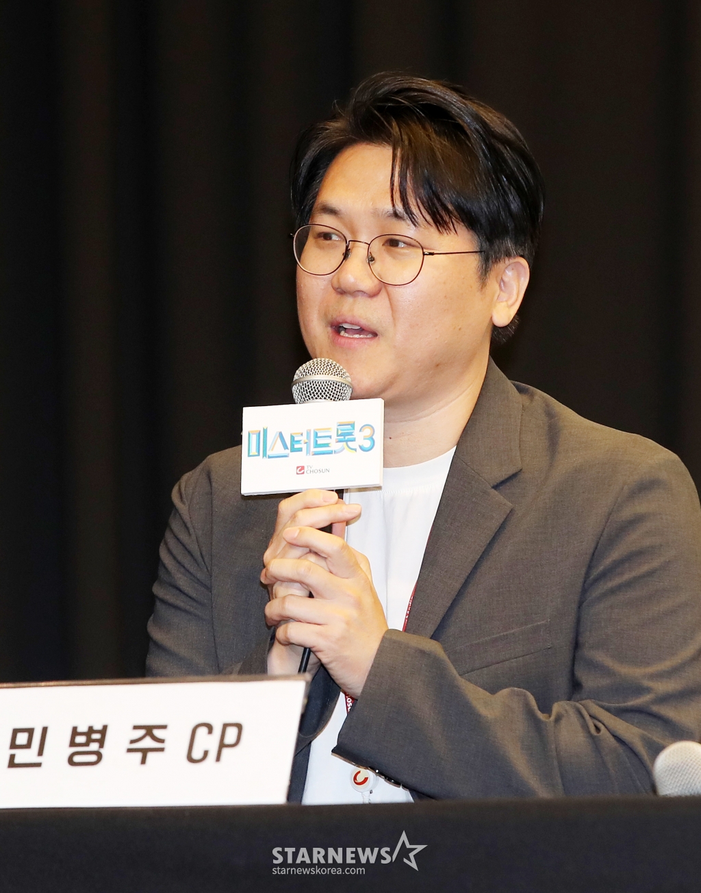 민병주 CP가 24일 오전 서울 마포구 스탠포드호텔에서 열린 TV조선 '미스터트롯3' TOP7 기자간담회에서 인사말을 하고 있다. /사진=김휘선 hwijpg@