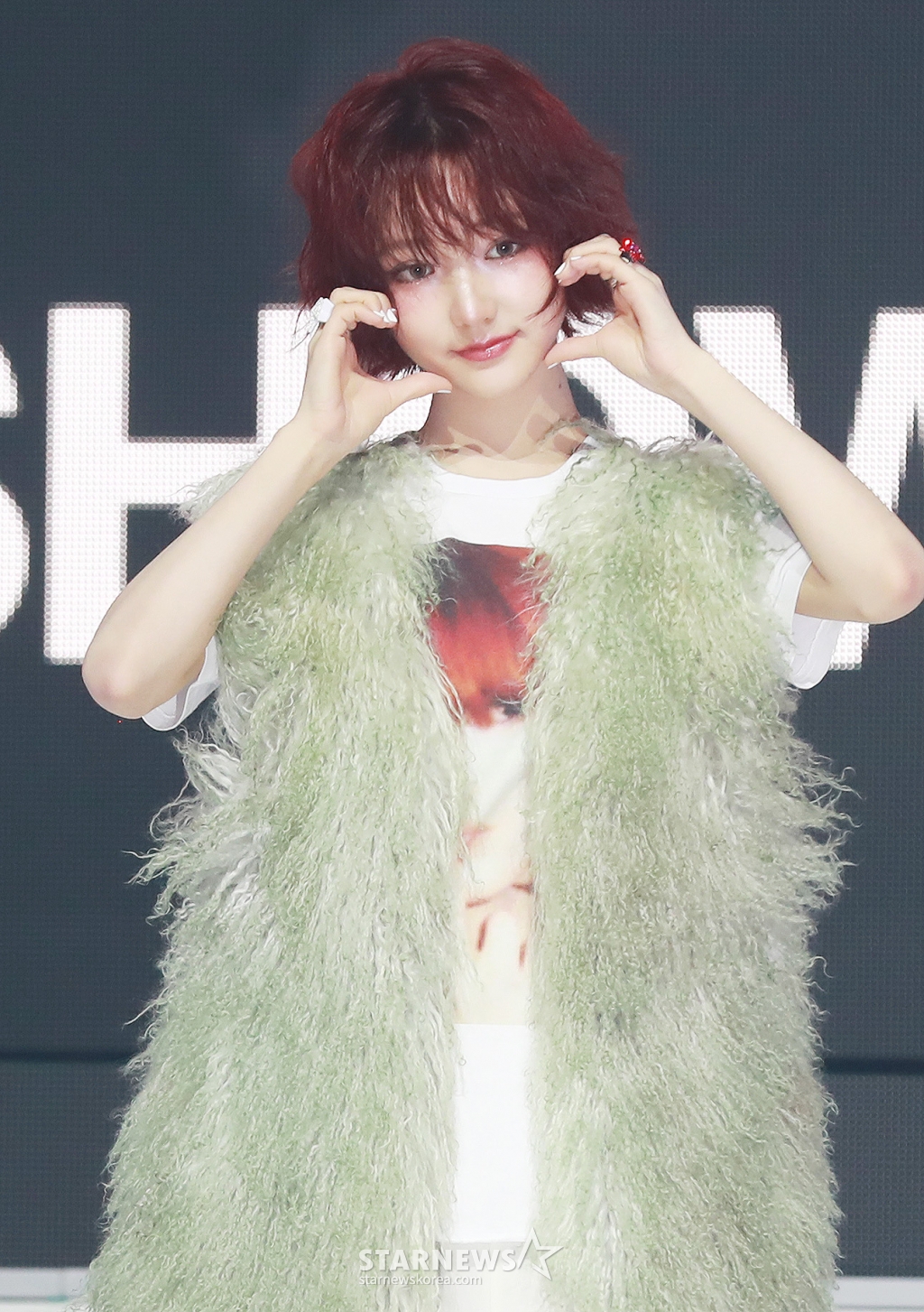 걸그룹 키키(KiiiKiii) 지유가 24일 오후 서울 용산구 블루스퀘어에서 진행된 데뷔 앨범 '언컷 젬'(UNCUT GEM) 발매기념 쇼케이스에서 포즈를 취하고 있다. /2025.03.24 /사진=이동훈 photoguy@