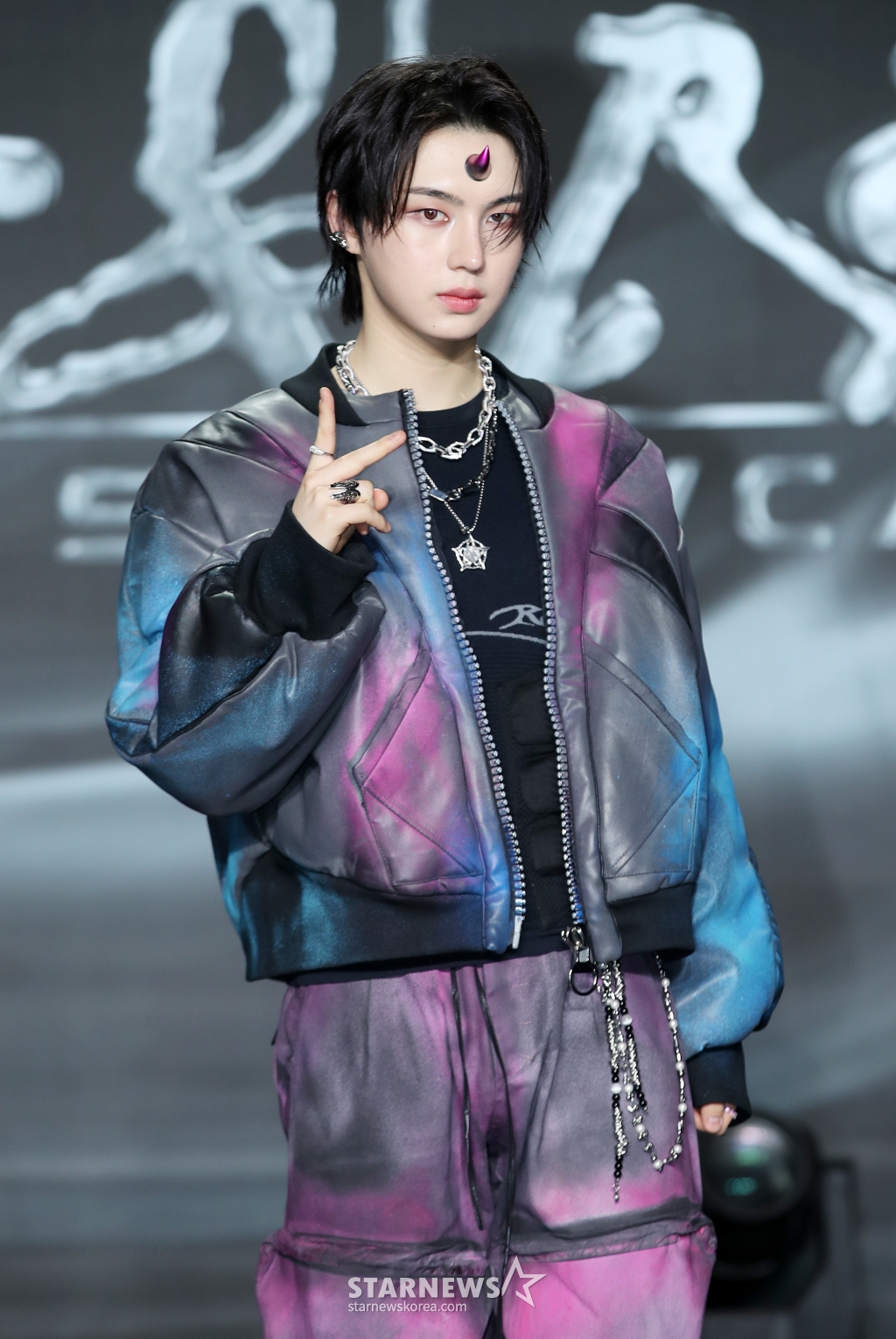 그룹 뉴비트 김태양이 24일 오후 서울 강남구 일지아트홀에서 열린 정규 1집 'RAW AND RAD' 발매 기념 데뷔 쇼케이스에서 포즈를 취하고 있다. /2025.03.24 /사진=김휘선 hwijpg@
