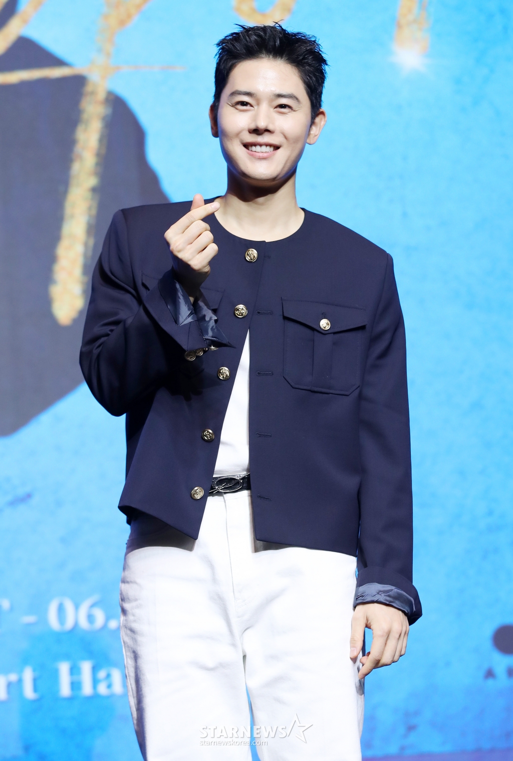 가수 김동준이 25일 오후 서울 마포구 홍대 라이즈호텔에서 열린 쇼뮤지컬 Again '드림하이' 제작발표회에 참석해 포즈를 취하고 있다. 쇼뮤지컬 Again '드림하이'는 기린예고에서 K-팝 스타가 되는 꿈을 꾸었던 주인공들이 고등학교를 졸업한 후 다시 기린예고로 돌아와 벌어지는 이야기를 그린 작품이다./2025.03.25 /사진=김휘선 hwijpg@