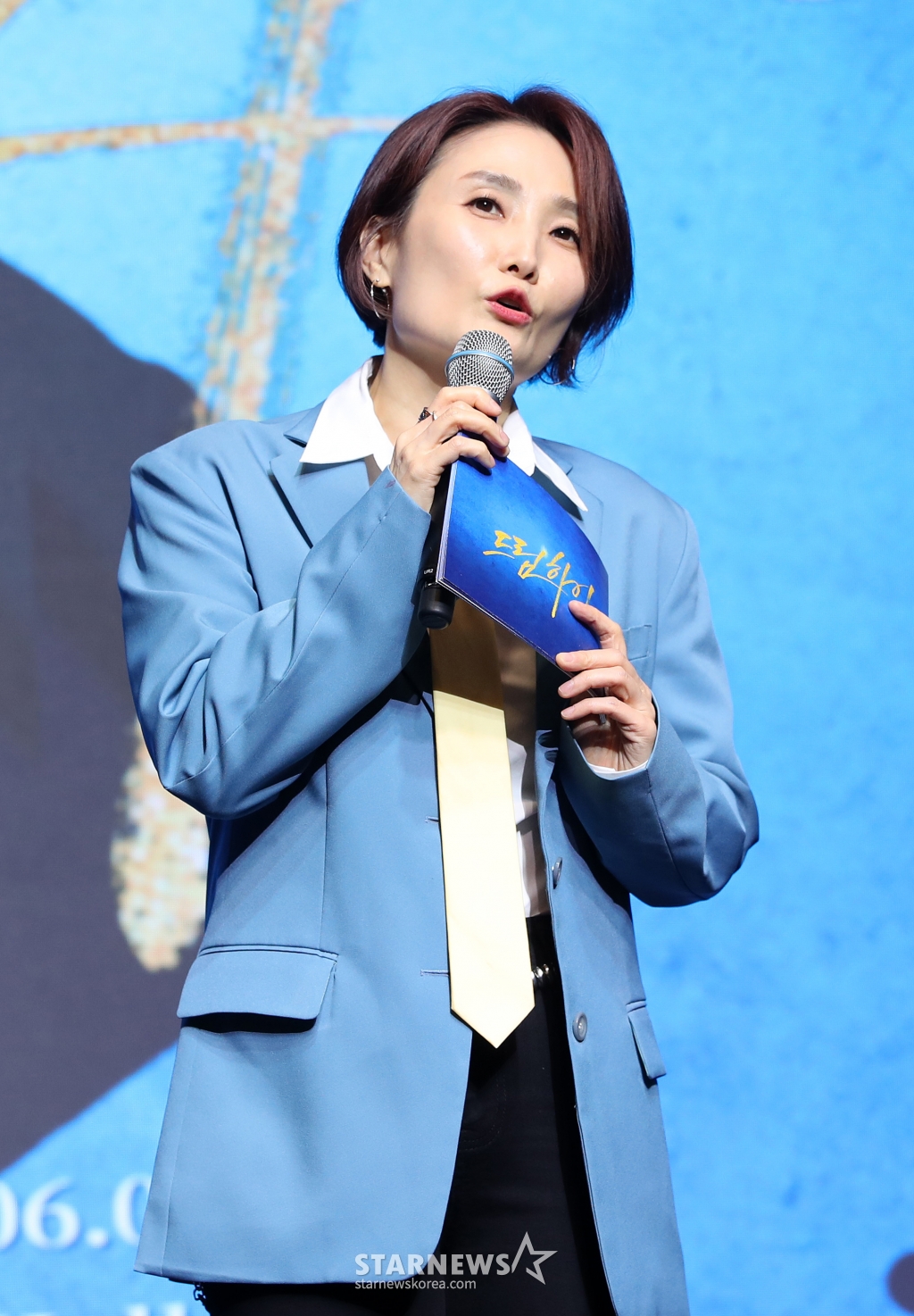 방송인 박경림이 25일 오후 서울 마포구 홍대 라이즈호텔에서 열린 쇼뮤지컬 Again '드림하이' 제작발표회에서 진행을 하고 있다. 쇼뮤지컬 Again '드림하이'는 기린예고에서 K-팝 스타가 되는 꿈을 꾸었던 주인공들이 고등학교를 졸업한 후 다시 기린예고로 돌아와 벌어지는 이야기를 그린 작품이다./2025.03.25 /사진=김휘선 hwijpg@