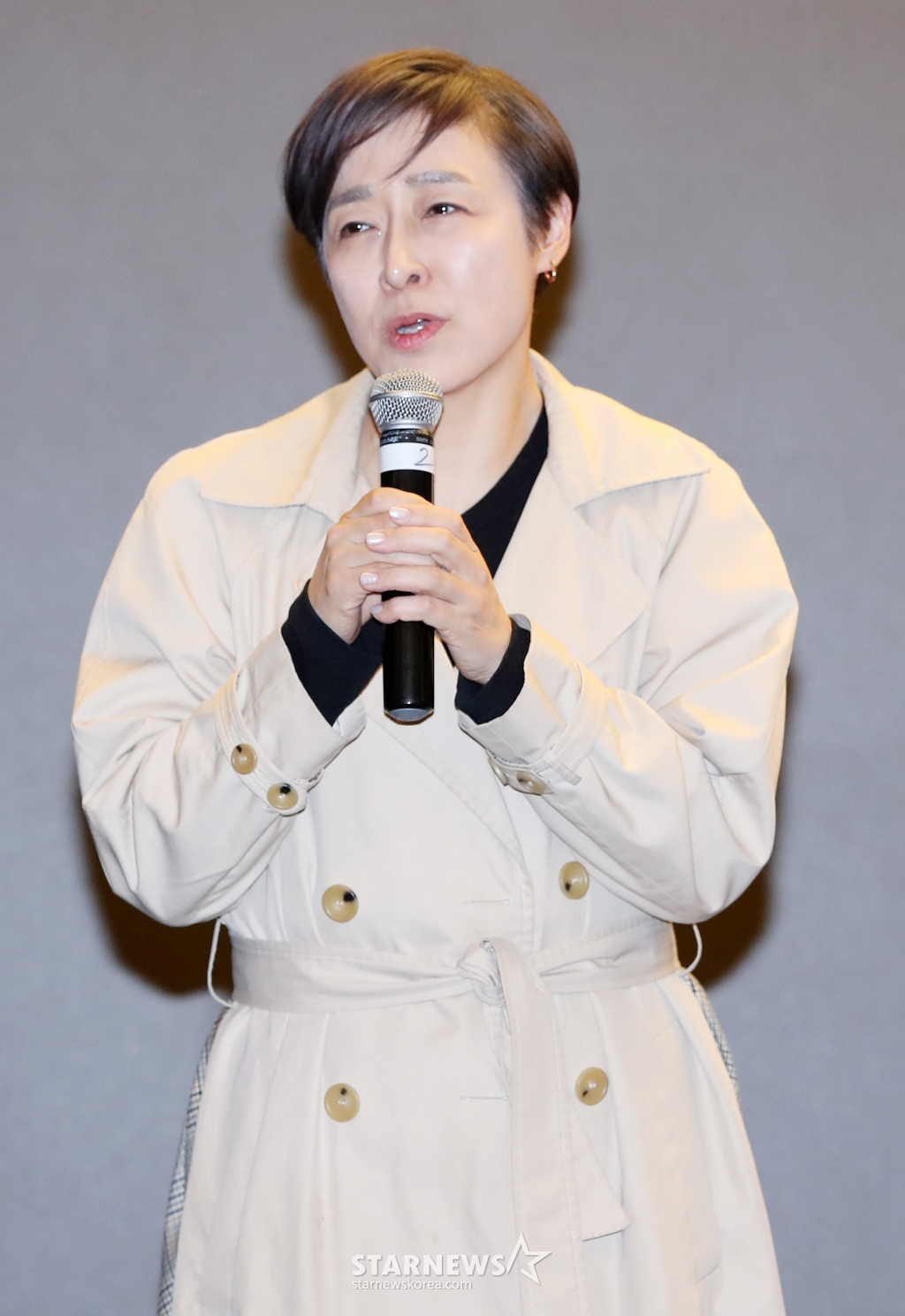 서혜진 크레아 스튜디오 대표가 25일 서울 마포구 스탠포드호텔에서 MBN 오디션 '언더피프틴' 긴급 제작보고회에서 발언하고 있다. 만 15세 이하만 참여하는 '언더피프틴'은 짙은 화장과 다소 노출이 있는 의상을 입은 참가자 사진들이 문제가 돼 미성년자 성상품화 논란에 휘말렸다. '언더피프틴' 제작진은 첫 방송이 공개되지 않은 시점에서 긴급 제작보고회를 열었지만 논란의 소지를 잠식시킬 수 있을지 미지수이다. /2025.03.25 /사진=김휘선 hwijpg@