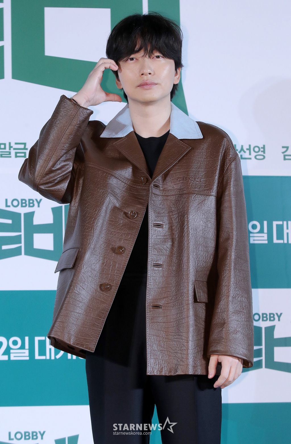 배우 이동휘가 4일 오전 서울 광진구 롯데시네마 건대입구에서 진행된 영화 '로비' 제작보고회에 참석해 포즈를 취하고 있다. '로비'는 연구밖에 모르던 스타트업 대표 창욱(하정우 분)이 4조 원의 국책사업을 따내기 위해 인생 첫 로비 골프를 시작하는 이야기. 내달 2일 개봉. 2025.03.04 /사진=김창현 chmt@