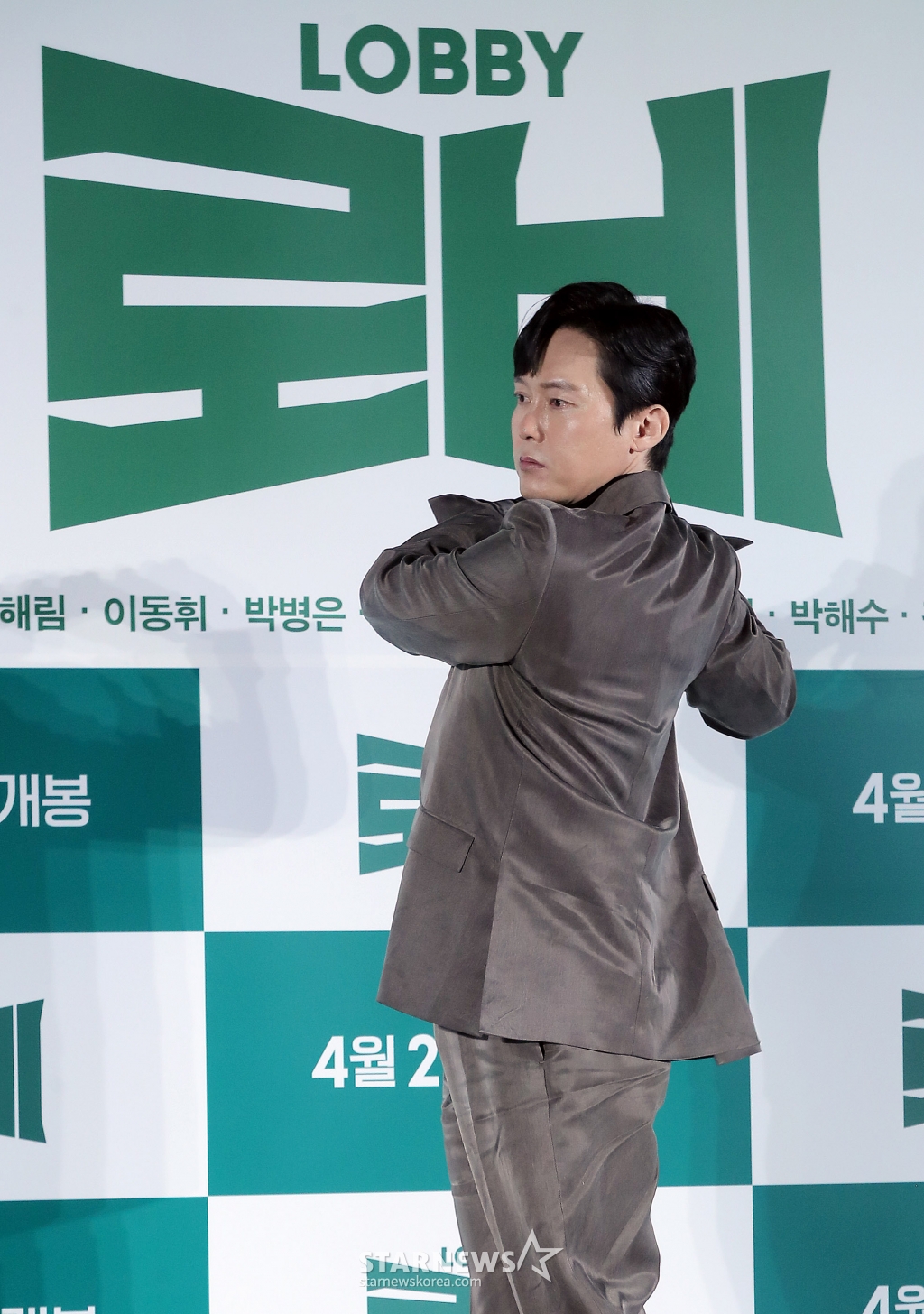 배우 박병은이 4일 오전 서울 광진구 롯데시네마 건대입구에서 진행된 영화 '로비' 제작보고회에 참석해 포즈를 취하고 있다. '로비'는 연구밖에 모르던 스타트업 대표 창욱(하정우 분)이 4조 원의 국책사업을 따내기 위해 인생 첫 로비 골프를 시작하는 이야기. 내달 2일 개봉. 2025.03.04 /사진=김창현 chmt@